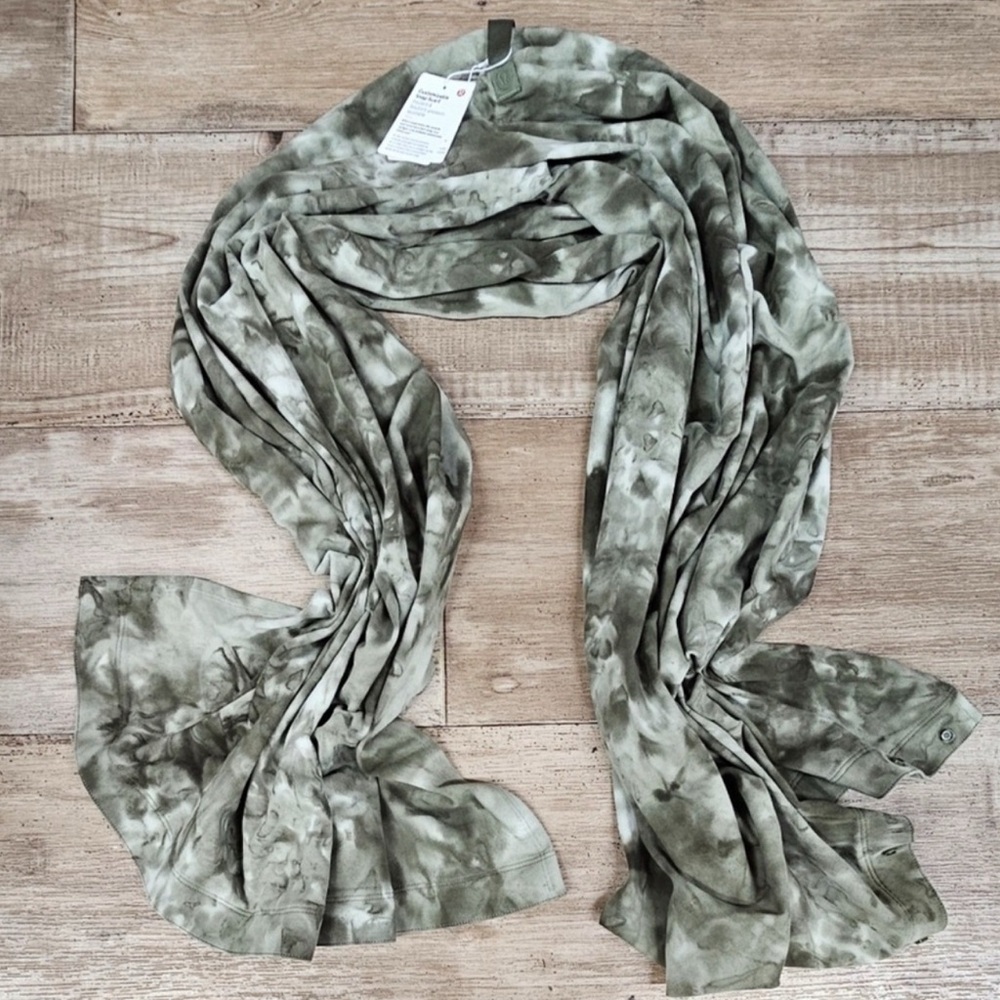 Lululemon Customizable Snap Scarf Camouflage Green One Size NWT & FP white Sz L